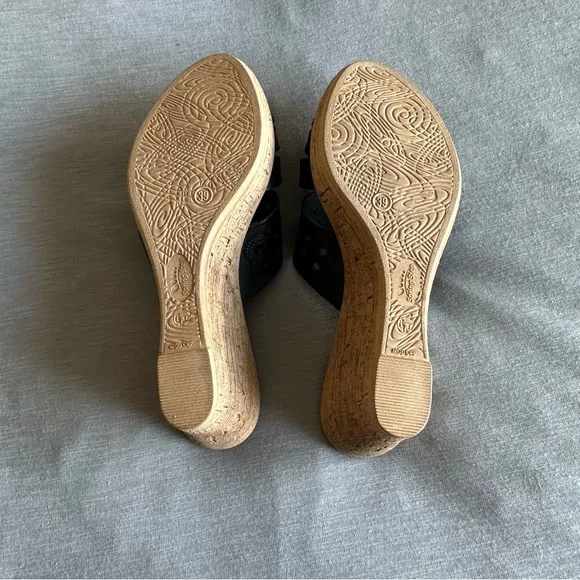 LIKE NEW Spring Step Melancholy Sandals in Black