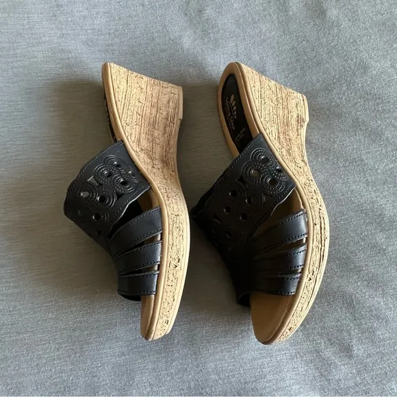LIKE NEW Spring Step Melancholy Sandals in Black