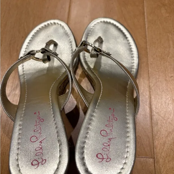 Lilly Pulitzer gold wedge thong sandals leather sz 9