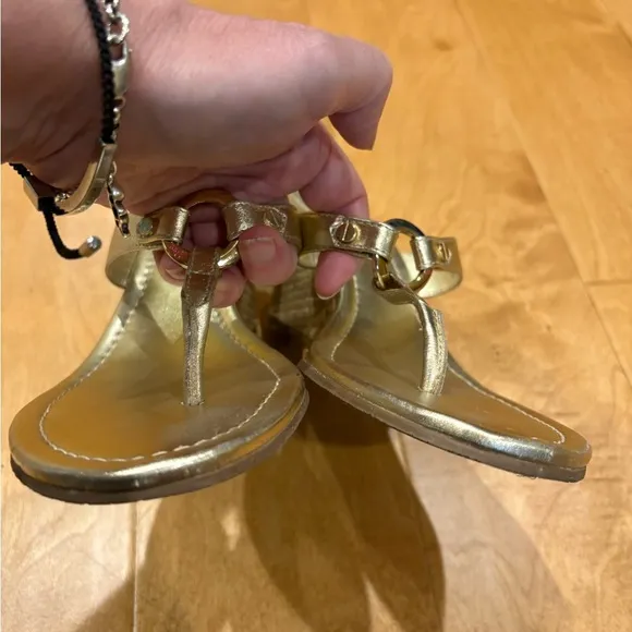 Lilly Pulitzer gold wedge thong sandals leather sz 9