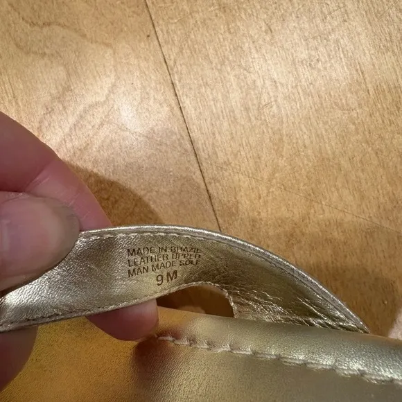 Lilly Pulitzer gold wedge thong sandals leather sz 9