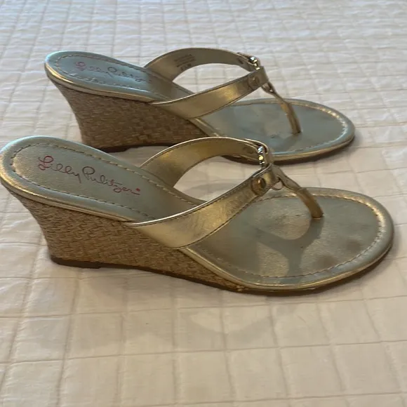 Lilly Pulitzer McKim wedge sandals thong gold leather women’s size 8 1/2 M