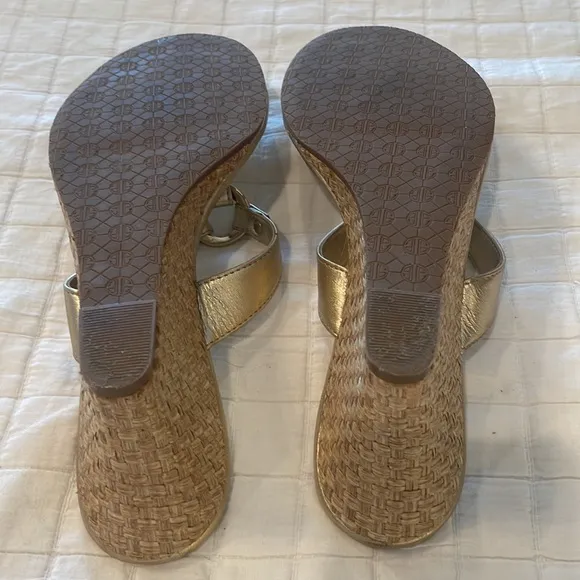 Lilly Pulitzer McKim wedge sandals thong gold leather women’s size 8 1/2 M