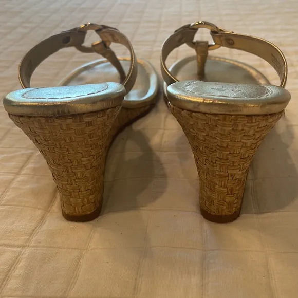 Lilly Pulitzer McKim wedge sandals thong gold leather women’s size 8 1/2 M
