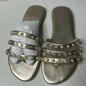 Lilly Pulitzer Tabbie Sandal Gold Metallic 9.5 M pearl and rhinestones A00080