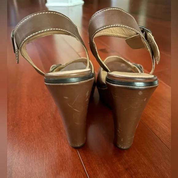 Lisa for Donald J Pliner Brown Kalani wedge sandals