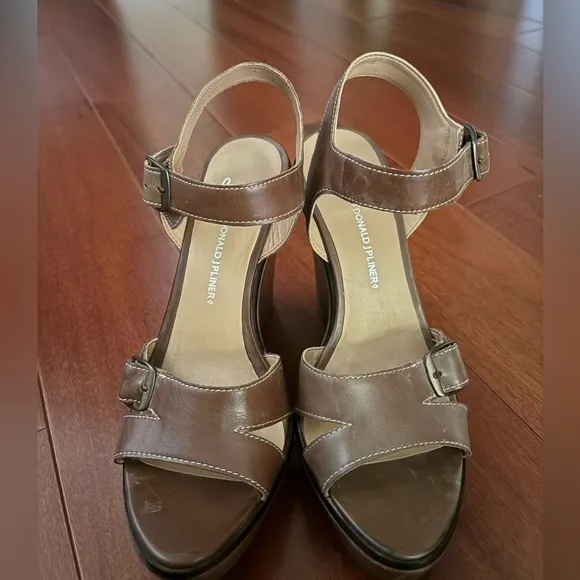 Lisa for Donald J Pliner Brown Kalani wedge sandals