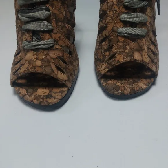 Lisa For Donald J. Pliner Seaform Fish Lace Up High Heels Size 10