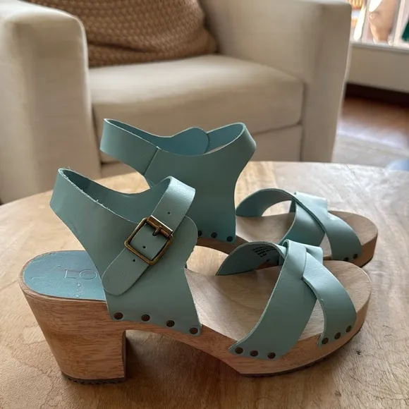Loft Criss Cross Leather Sandals Size 8.5