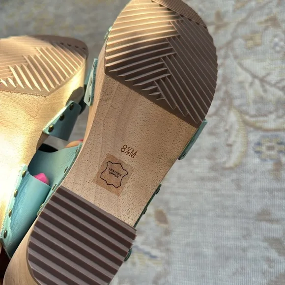 Loft Criss Cross Leather Sandals Size 8.5
