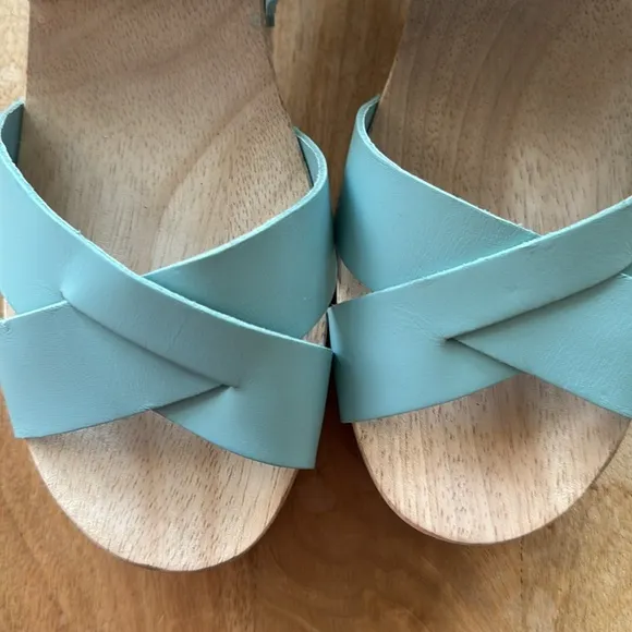Loft Criss Cross Leather Sandals Size 8.5