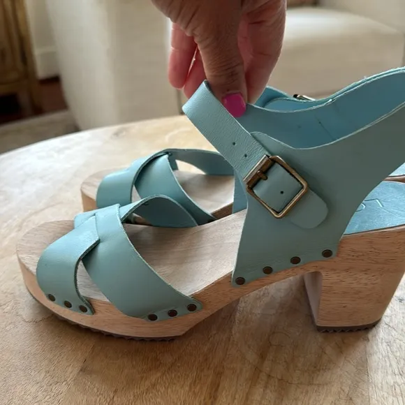 Loft Criss Cross Leather Sandals Size 8.5