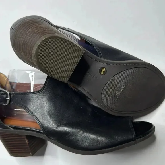Lucky black leather chunky heel sandals size 10 medium.