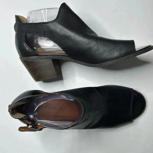 Lucky black leather chunky heel sandals size 10 medium.