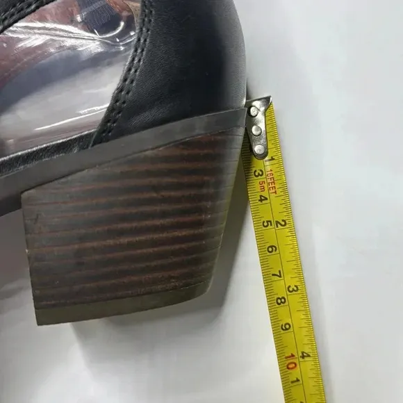 Lucky black leather chunky heel sandals size 10 medium.
