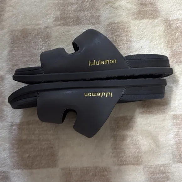 Lululemon Athletica restfeel sandal