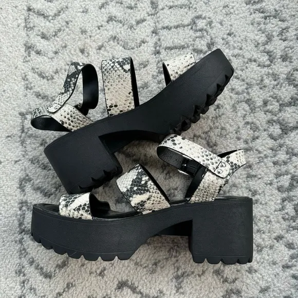 MADDEN GIRL CARTER PLATFORM REPTILELUG SANDALS Size 10