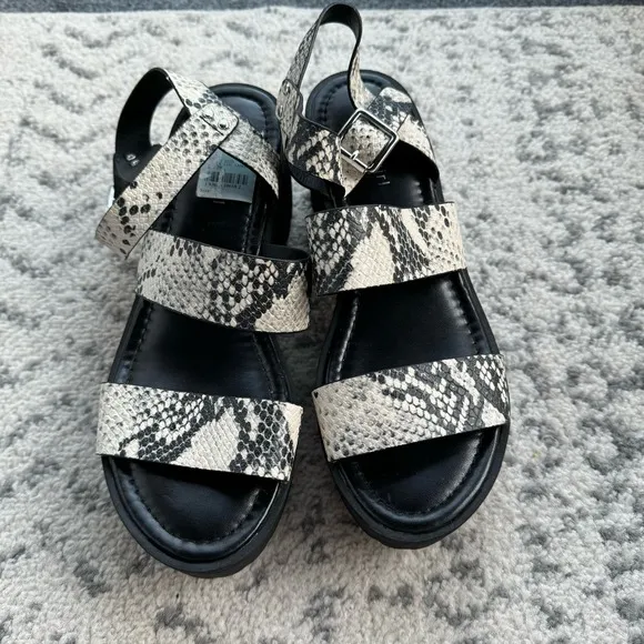 MADDEN GIRL CARTER PLATFORM REPTILELUG SANDALS Size 10