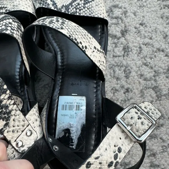 MADDEN GIRL CARTER PLATFORM REPTILELUG SANDALS Size 10