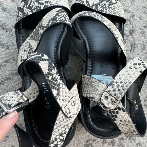 MADDEN GIRL CARTER PLATFORM REPTILELUG SANDALS Size 10