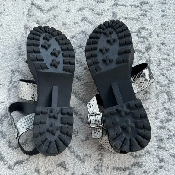 MADDEN GIRL CARTER PLATFORM REPTILELUG SANDALS Size 10