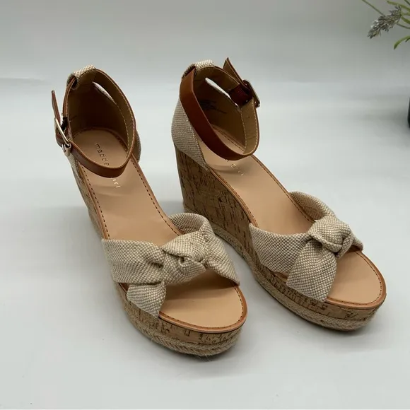 MADDEN GIRL Women's Colette Platform Wedge Sandals in oatmeal fabric size 7.5