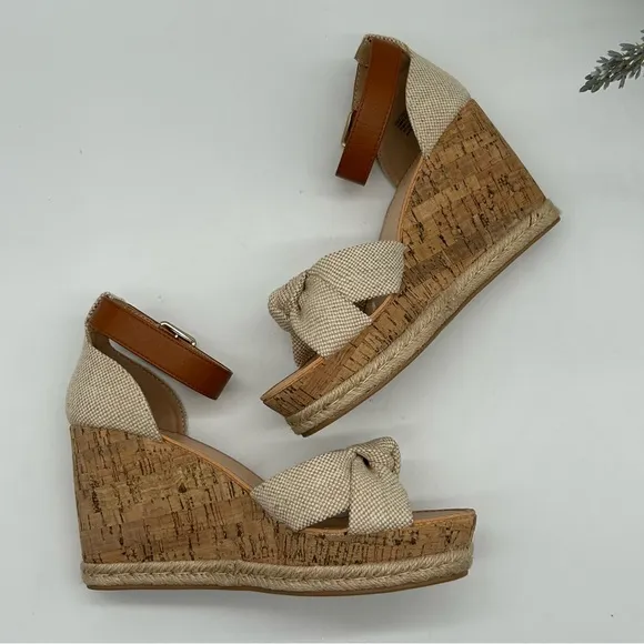 MADDEN GIRL Women's Colette Platform Wedge Sandals in oatmeal fabric size 7.5