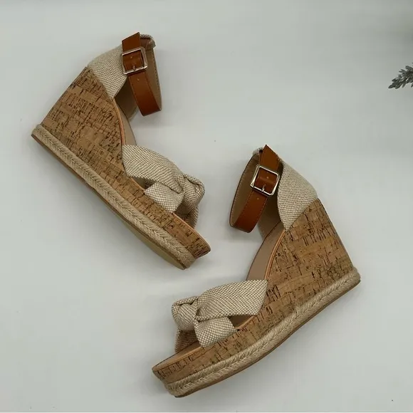 MADDEN GIRL Women's Colette Platform Wedge Sandals in oatmeal fabric size 7.5