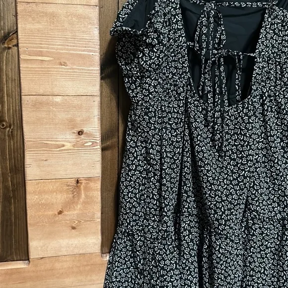 Madewell The Sophia Cami Tiered Mini Dress in Micro Daisy