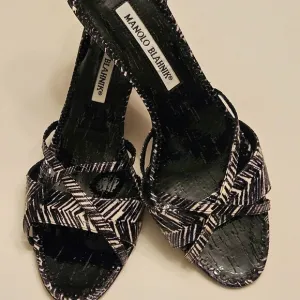 Manolo Blahnik Betsy 3&quot; Wedge Sandals European Size 38 Narrow