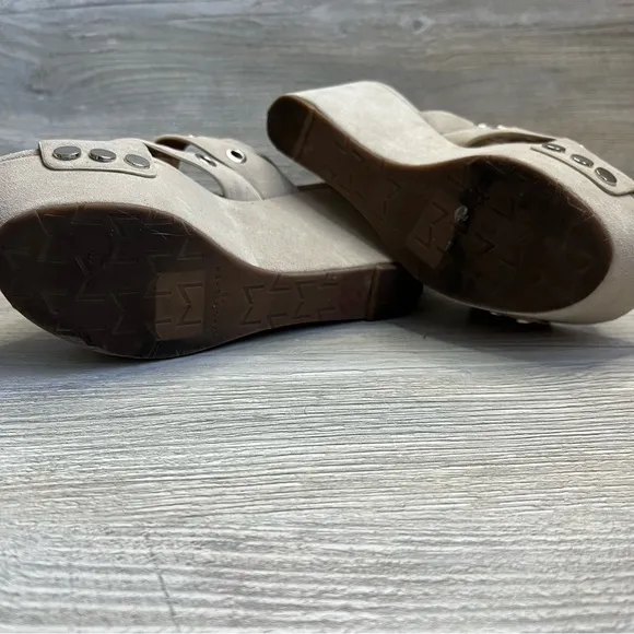 Marc Fisher Bloom Grommet Platform leather Sandals size 6.5