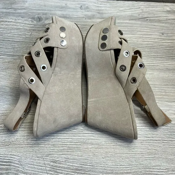 Marc Fisher Bloom Grommet Platform leather Sandals size 6.5