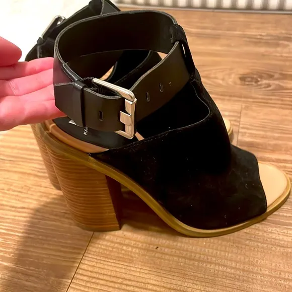 Marc Fisher ❤️Chic Black Open-Toe Block Heel Sandals