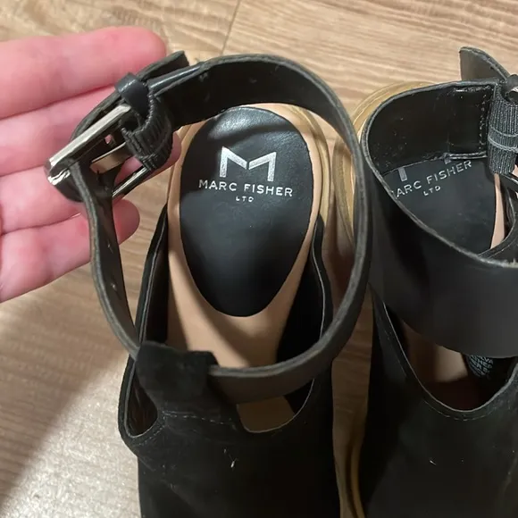 Marc Fisher ❤️Chic Black Open-Toe Block Heel Sandals