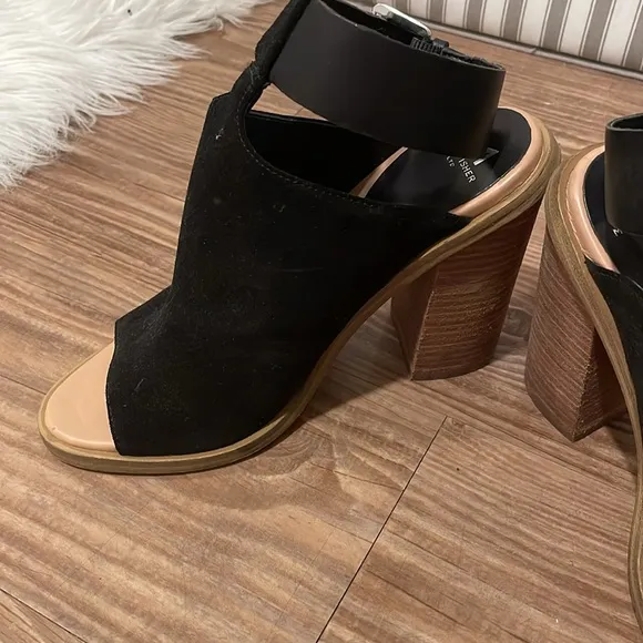 Marc Fisher ❤️Chic Black Open-Toe Block Heel Sandals