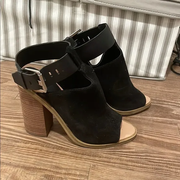 Marc Fisher ❤️Chic Black Open-Toe Block Heel Sandals