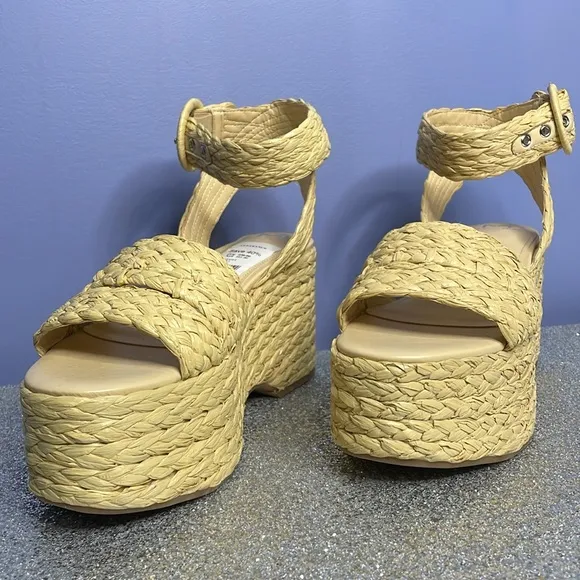 Marc Fisher Platform Sandals Size 9