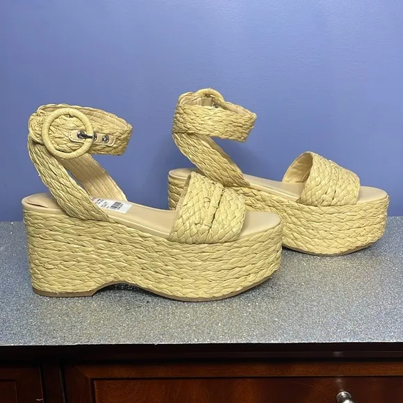 Marc Fisher Platform Sandals Size 9
