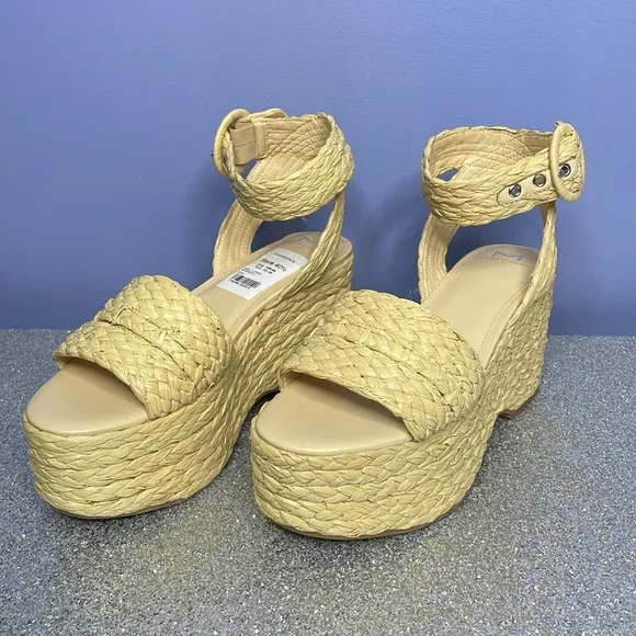 Marc Fisher Platform Sandals Size 9