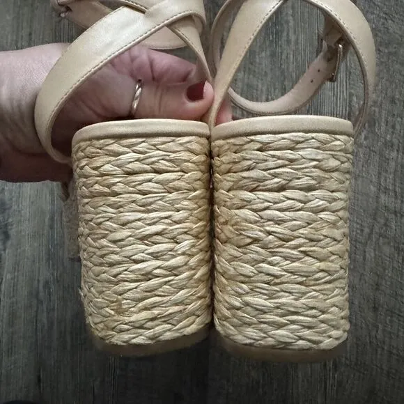 Marc Fisher Steel Woven Platform Sandals Size 9
