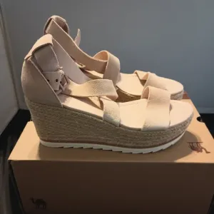 💯🔥MARC FISHER ZAIDE WEDGE SUEDE SANDALS, WOMEN'S SIZE 8.5M, LIGHT PINK BLUSH🔥