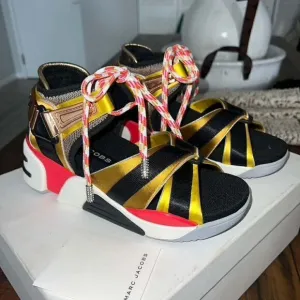 MARC JACOBS Stylish Modern Strappy  Sandal In Yellow Multi Colored Size 5 US
