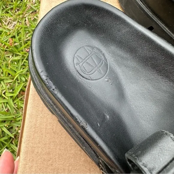Massimo Dutti sandals​