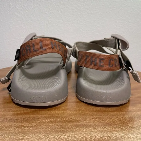 Mens 7/1 Classic Chaco X Howler Brothers Heed The Call Tan Sandals Sport Size 10