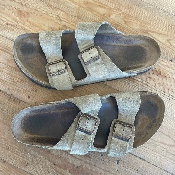 Men’s Arizona Birkenstock sandals in Taupe