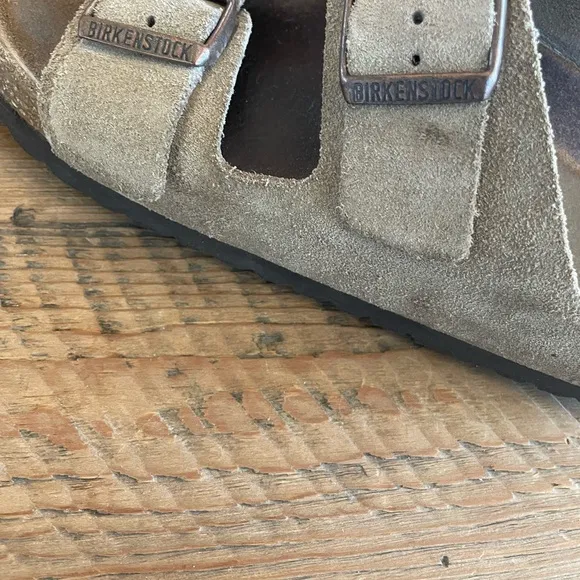 Men’s Arizona Birkenstock sandals in Taupe