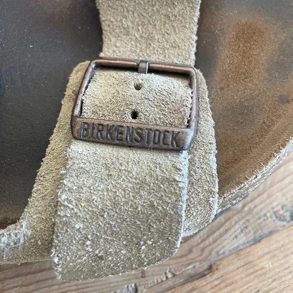Men’s Arizona Birkenstock sandals in Taupe