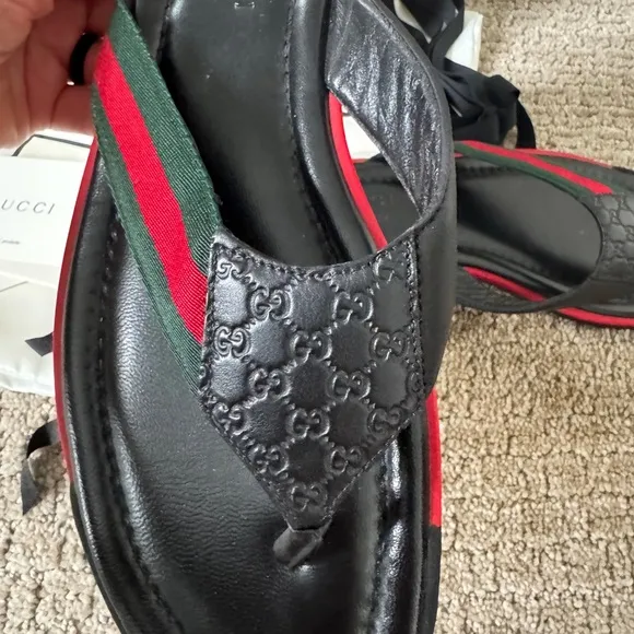 MEN’S NWT - NEVER WORN Gucci Black Sandals with Red and Green Accents