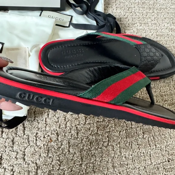 MEN’S NWT - NEVER WORN Gucci Black Sandals with Red and Green Accents