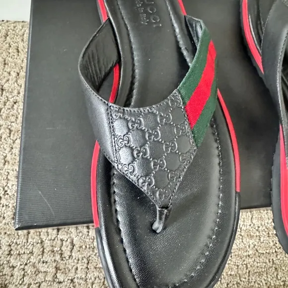 MEN’S NWT - NEVER WORN Gucci Black Sandals with Red and Green Accents